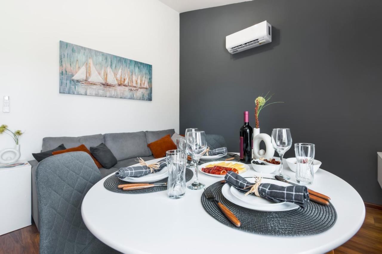 Apartments E&M Pula Ngoại thất bức ảnh
