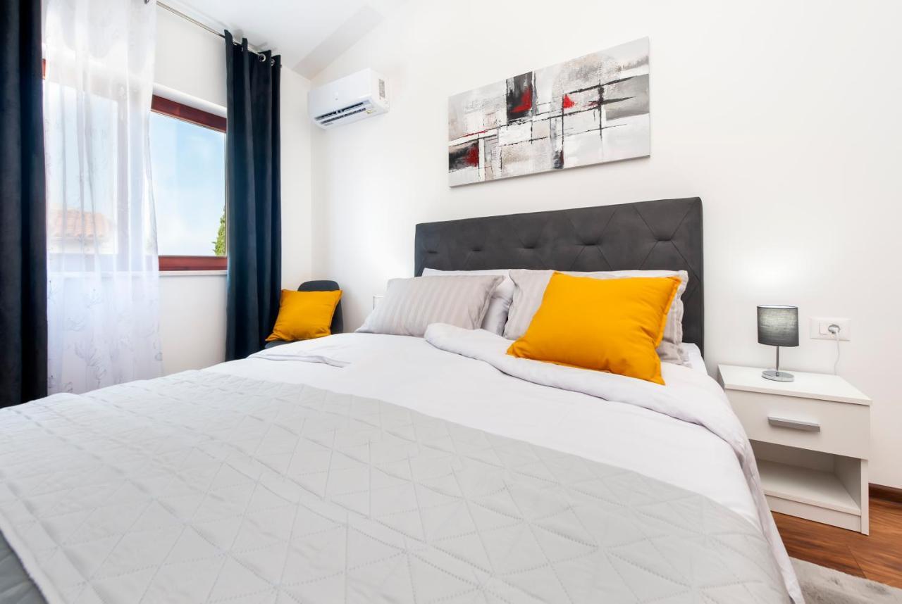 Apartments E&M Pula Ngoại thất bức ảnh