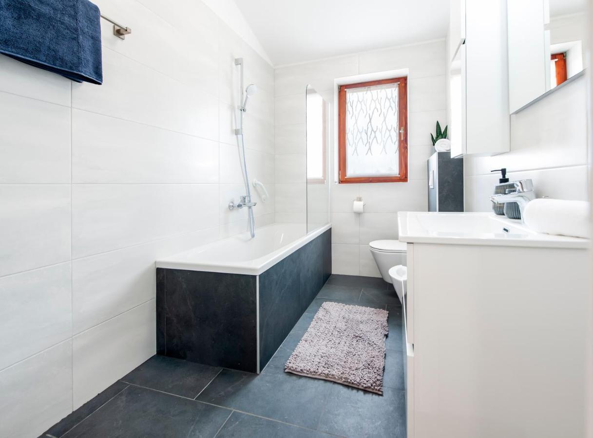 Apartments E&M Pula Ngoại thất bức ảnh